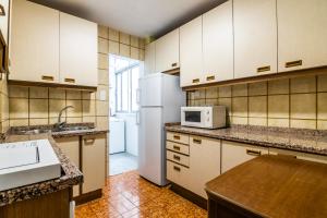 A kitchen or kitchenette at tuGuest Manuel de Falla Apartment