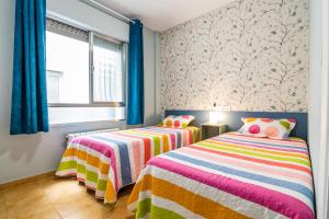 A bed or beds in a room at tuGuest Manuel de Falla Apartment