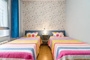 A bed or beds in a room at tuGuest Manuel de Falla Apartment