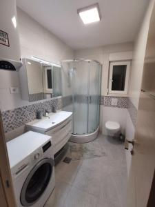 Apartment Pinia tesisinde bir banyo