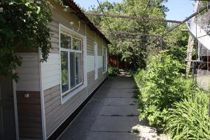 Κήπος έξω από το Дом Жени и Люды