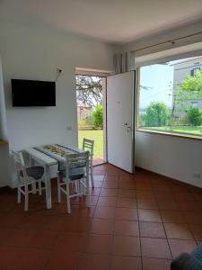 A television and/or entertainment centre at Resort Orizzonti