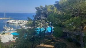 Billede fra billedgalleriet på Old Captain's Apartments - in a pine wood by the sea and tennis courts i Split