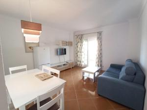 Televízia a/alebo spoločenská miestnosť v ubytovaní Acogedor apartamento a 50 metros de la playa