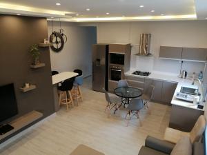 a kitchen and living room with a table and chairs at VH Newave holiday in Flic-en-Flac