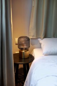 Postel nebo postele na pokoji v ubytování Levinski Market Hotel