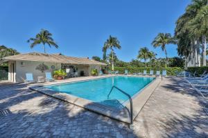 Bazén v ubytování Compass Point 162 nebo v jeho okolí