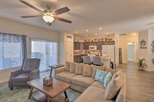 uma sala de estar com um sofá e uma ventoinha de tecto em Sunny Bullhead City Home with Patio and Mnt View! em Bullhead City