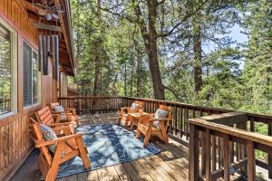Afbeelding uit fotogalerij van Idyllwild-Pine Cove Cabin with Expansive Deck! in Idyllwild