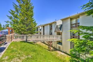 Gallery image of Snowshoe Condo with Sunroom - Walk to Slopes! in Snowshoe