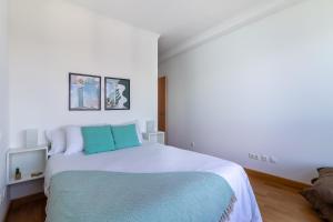 Posteľ alebo postele v izbe v ubytovaní Cliff Suite Las Canteras