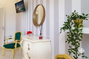 Telewizja i/lub zestaw kina domowego w obiekcie Villa Vittoria - Waterfront house