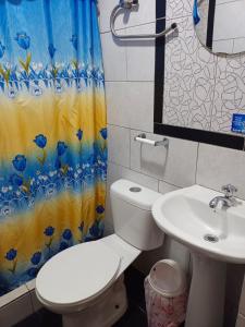 Koupelna v ubytování Hostal Bryana Inn Baños