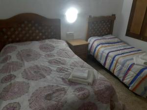 מיטה או מיטות בחדר ב-Cortijo Cabañas Apartamentos Rurales