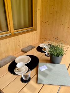 Príslušenstvo na prípravu kávy alebo čaju v ubytovaní Apartment Waldblick