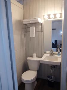 Galería fotográfica de The Cedar Motel en Sandusky 52 fotos más