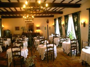 Restoran ili drugo mesto za obedovanje u objektu Logis Hôtel Beau Site