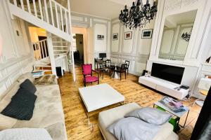 a living room with a couch and a tv at T4 apartment in the heart of old Bordeaux close to all amenities in Bordeaux