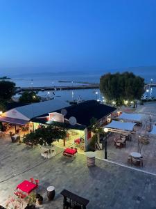 an overhead view of a patio with tables and chairs at Grand Pension in Néa Koróni