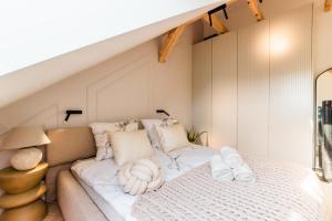 Posteľ alebo postele v izbe v ubytovaní Apartament nad jeziorem Drwęckim Turystyczna # 17