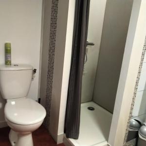 Koupelna v ubytování Espace Beléverte Bussière 1 Tamaris appartement meublé de 2 chambres