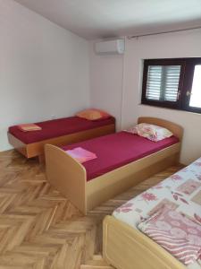 Postel nebo postele na pokoji v ubytování Eros Rooms