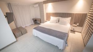 Postel nebo postele na pokoji v ubytování Hotel Torre Poblado