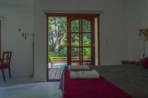 a bedroom with a bed and a large window at Excelente casa en Concepción del Uruguay LA CHINA in Concepción del Uruguay +31 photos