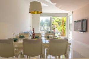 a dining room with a dining table and chairs at Stunning New Build 3 Bed Villa with Private Pool in Villacosta