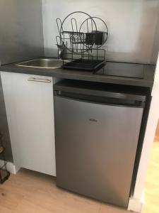 a kitchen with a sink and a counter top at Studio 2 adultes 2 enfants Sanary sur Mer à 800m de la mer in Sanary-sur-Mer