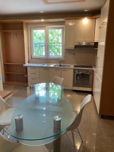 Kuchyň nebo kuchyňský kout v ubytování Apartmani IvaMia
