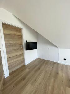 Televízia a/alebo spoločenská miestnosť v ubytovaní Dubois Apartments Kołobrzeg