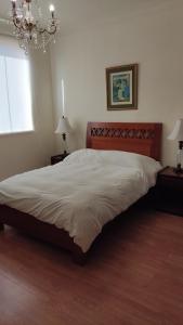 Łóżko lub łóżka w pokoju w obiekcie Residencial Kontiki Miraflores
