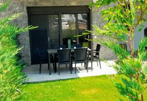 A garden outside Luxury Apartment Nikiti Olea Valley