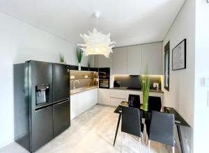 A kitchen or kitchenette at Luxury Apartment Nikiti Olea Valley