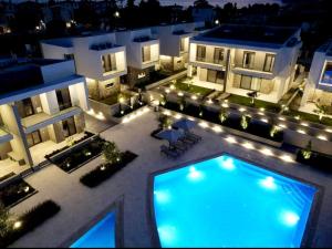 The swimming pool at or close to Luxury Apartment Nikiti Olea Valley