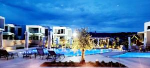 The swimming pool at or close to Luxury Apartment Nikiti Olea Valley