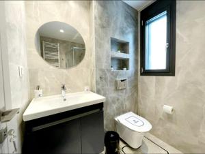 A bathroom at Luxury Apartment Nikiti Olea Valley Még 23 kép