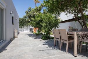 Φωτογραφία από το άλμπουμ του The Back Yard στην Καρδάμαινα