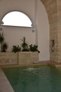 Bazén v ubytování LeVolte luxury suite&spa nebo v jeho okolí
