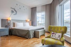 Rúm í herbergi á Radisson Blu Hotel Uppsala