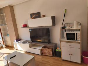 A kitchen or kitchenette at MONTE NARANCO-LOS VEGA PARKING e INTERNET GRATIS