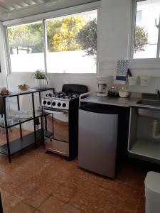 a kitchen with a stove and a counter top at Apartamento Hogareño in Jarabacoa