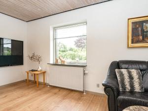 TV a/nebo společenská místnost v ubytování Holiday home Struer XXIII