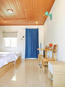 Postel nebo postele na pokoji v ubytování Hoang Sa Beach Healing Home