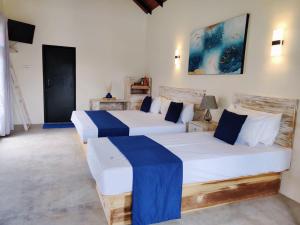 Letto o letti in una camera di Anukama Resort