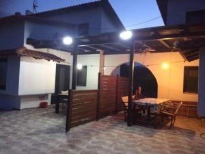 Patio nebo venkovní prostory v ubytování Katevi Luxury Seafront Villa