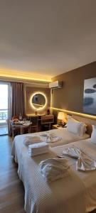 Giường trong phòng chung tại Coral Hotel Athens