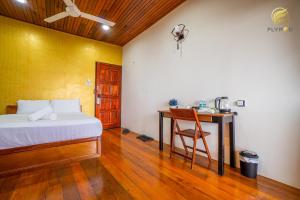 Postel nebo postele na pokoji v ubytování Flypod . Kinabalu Mt Lodge + 15 fotografií