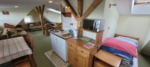 a small room with a small kitchen and a small bed at Willa Anna in Karpacz